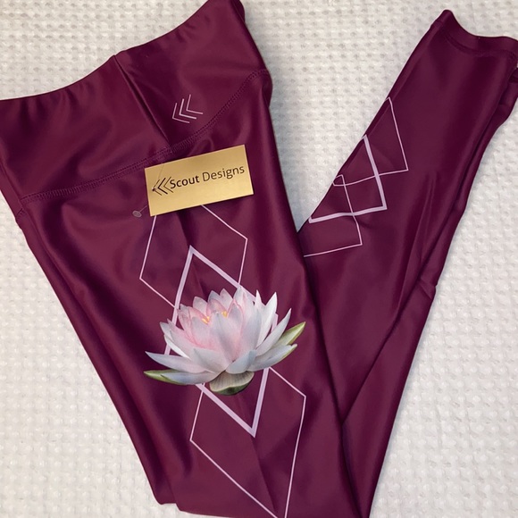 NEW! $78 SCOUT DESIGNS Lotus Flower Leggings XS Purple - Picture 2 of 14